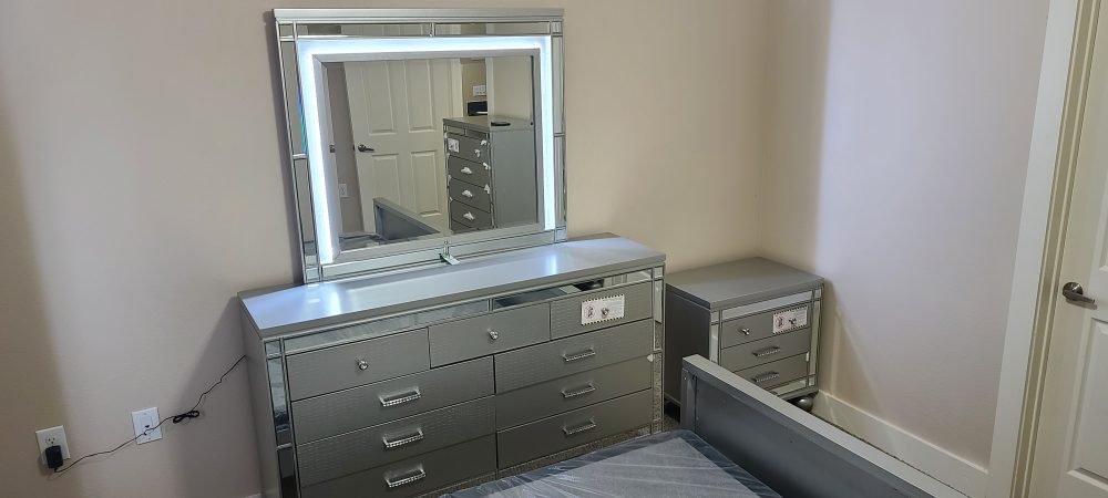 Item B2115 Silver Bedroom set 5 pc king
