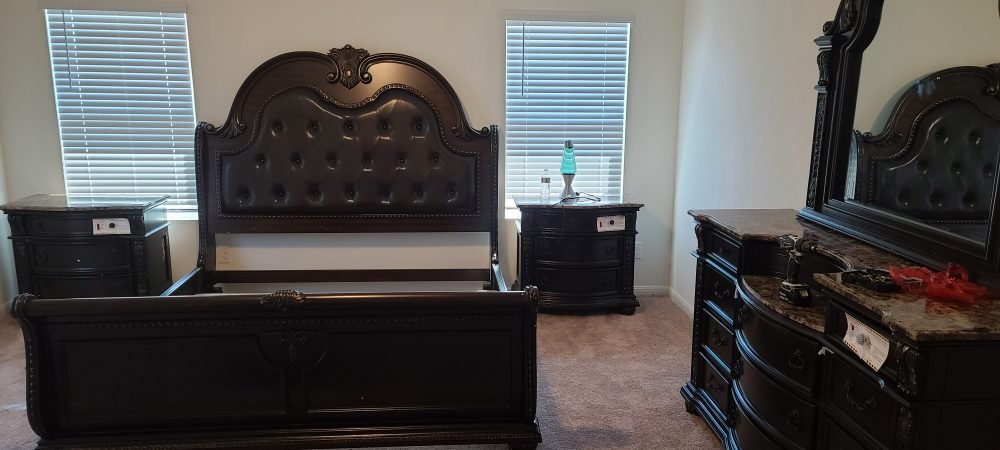 B1600 Bedroom set 5 pc queen or king