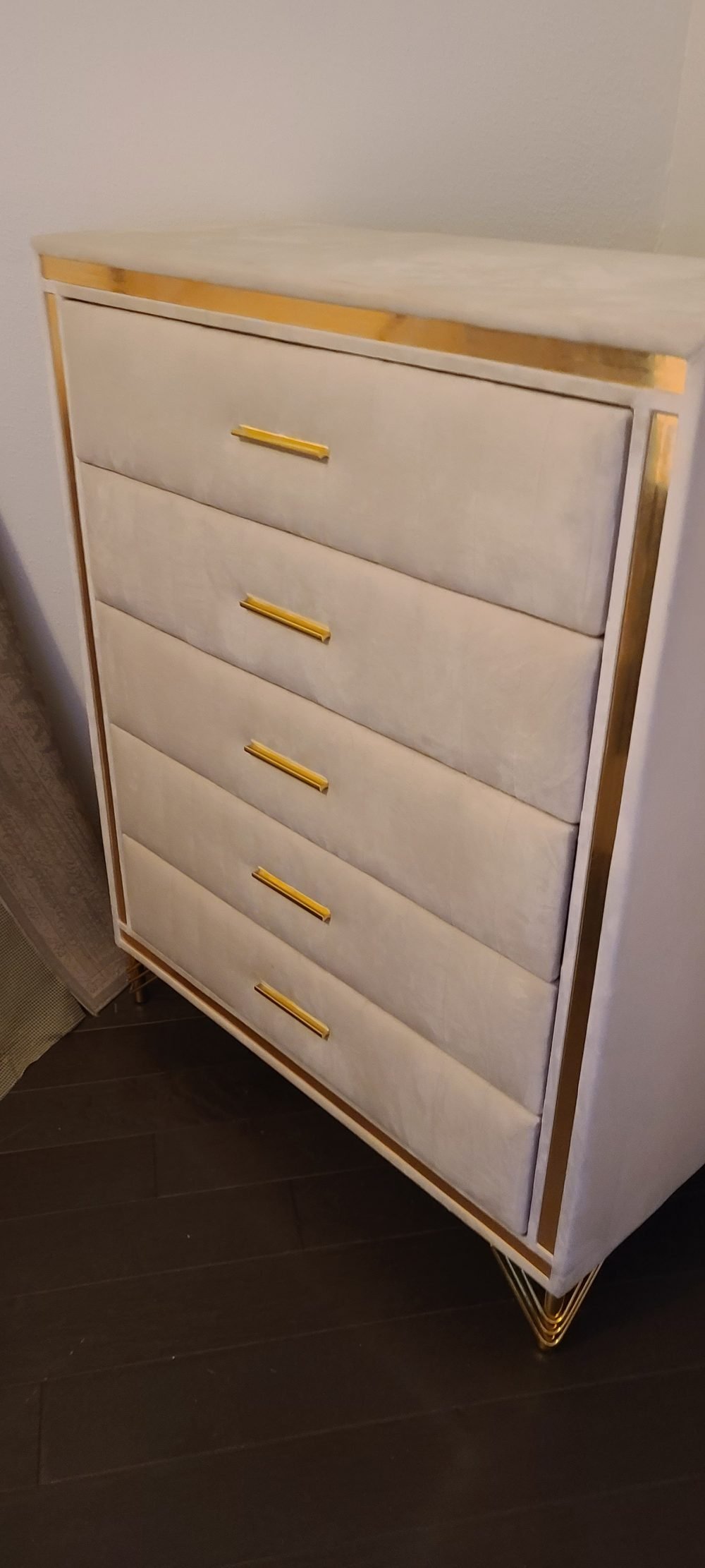 Item Condesa Velvet Beige Bedroom set 5 pc qeen or king