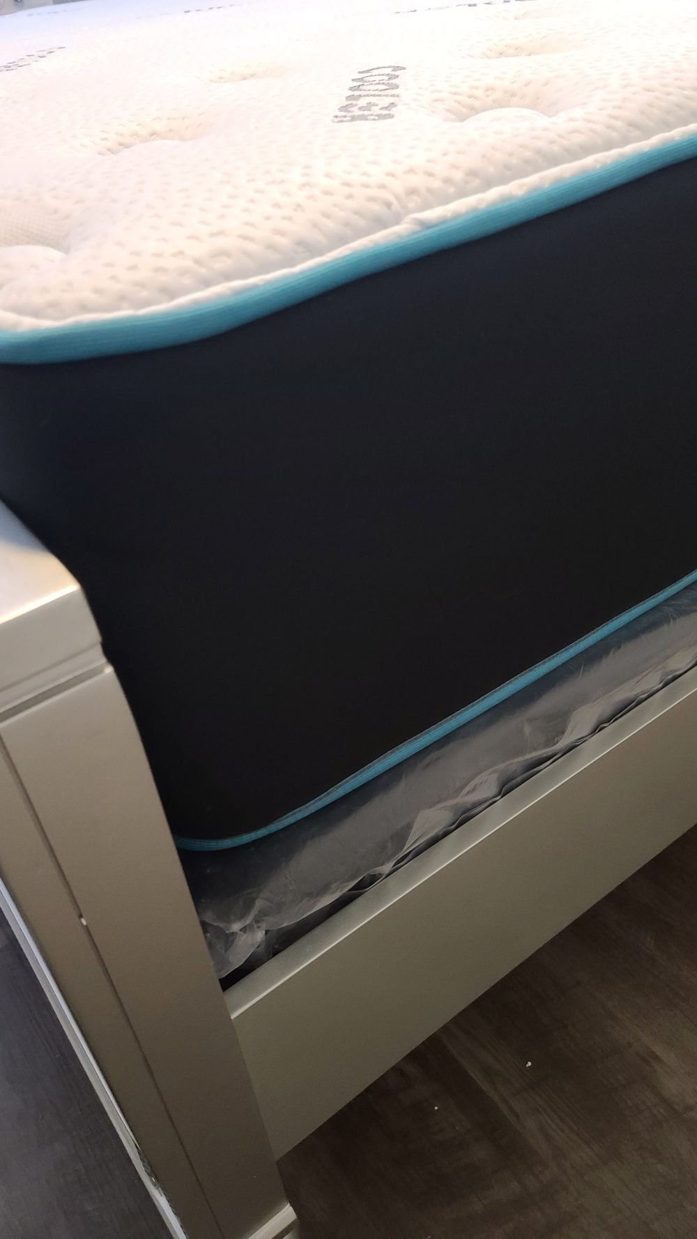 Mia 14" Plush Hybrid Pocket coil  Mattress