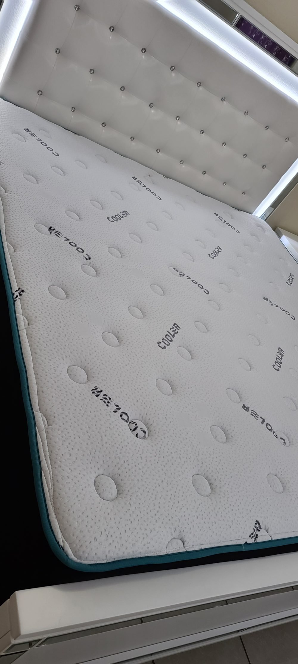 Mia 14" Plush Hybrid Pocket coil  Mattress