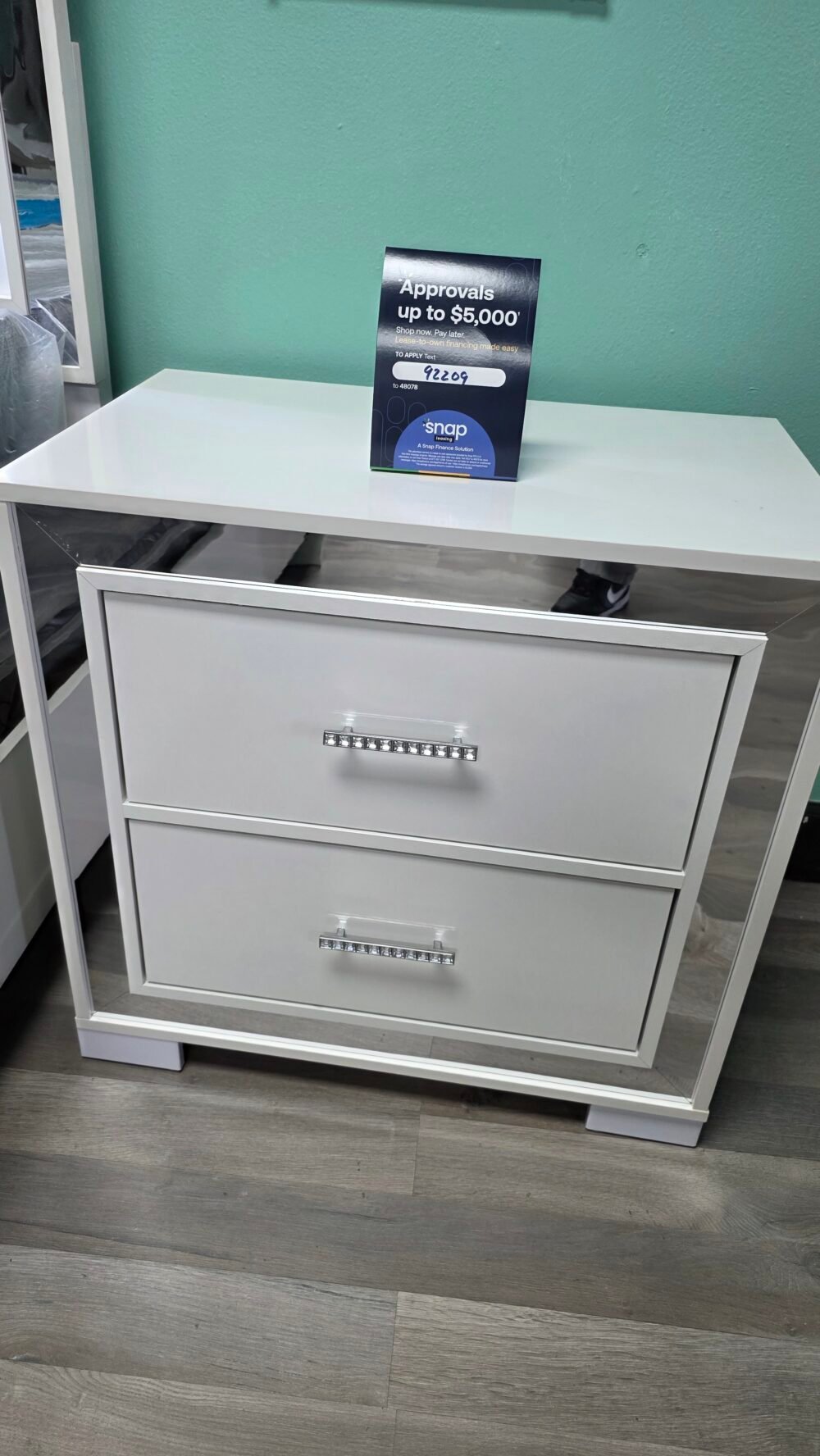 B1182 White Bedroom set 5 Pc King & Full