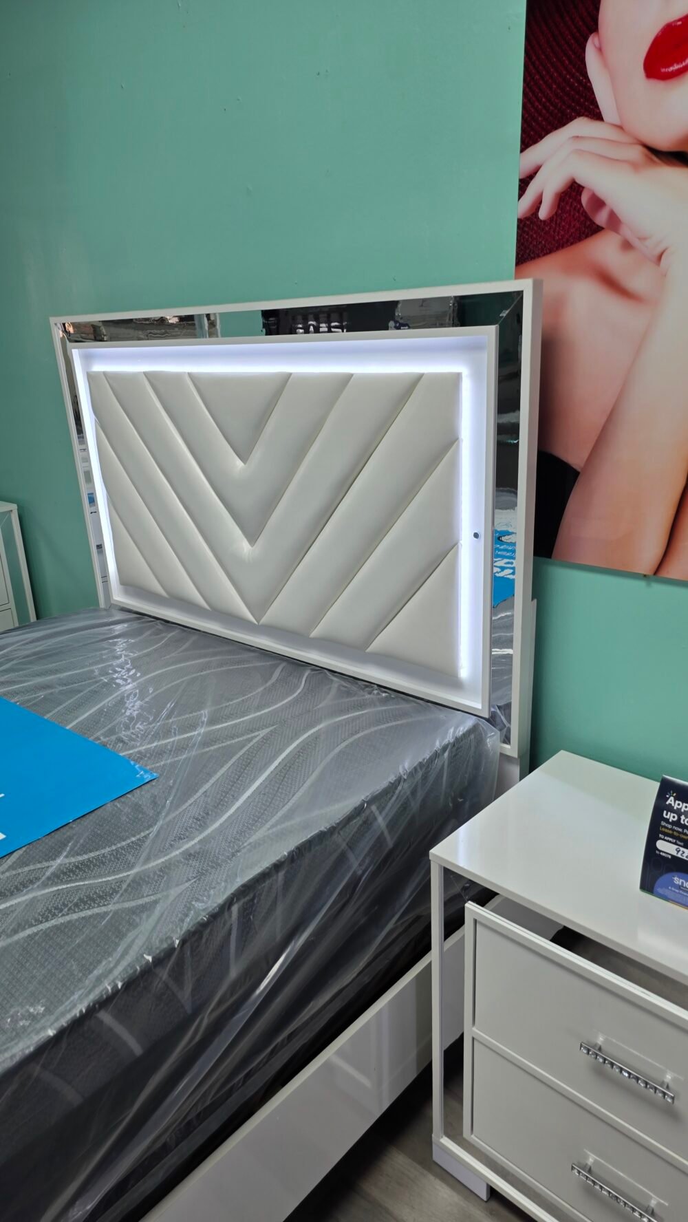 B1182 White Bedroom set 5 Pc King & Full