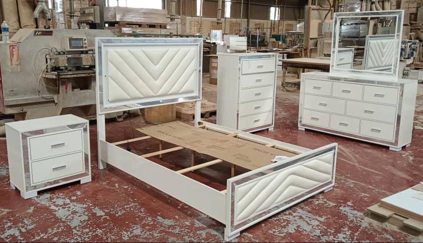 B1182 White Bedroom set 4 Pc King & Queen & Full