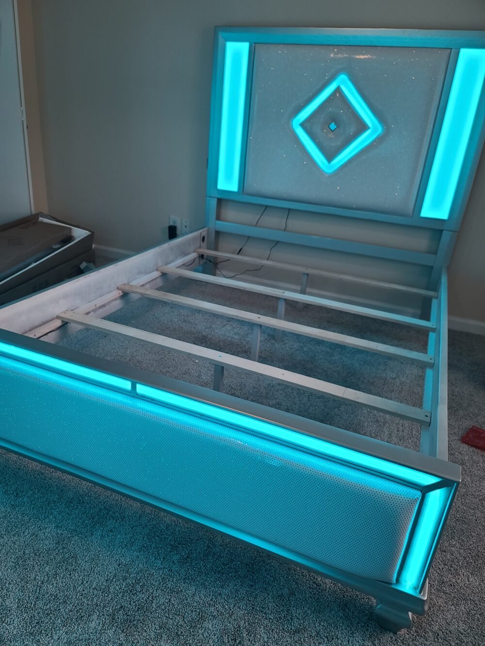 Diamond Silver  5 Pc Qeen  Bedroom