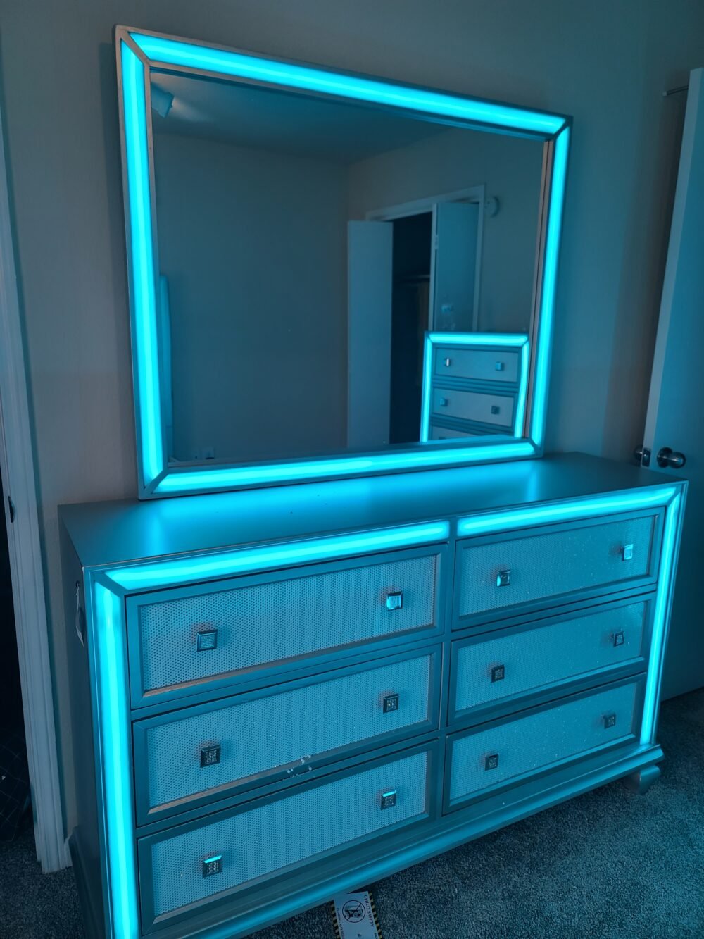 Diamond Silver  5 Pc Qeen  Bedroom