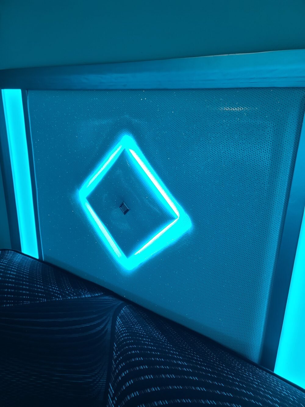 Diamond Silver  5 Pc Qeen  Bedroom