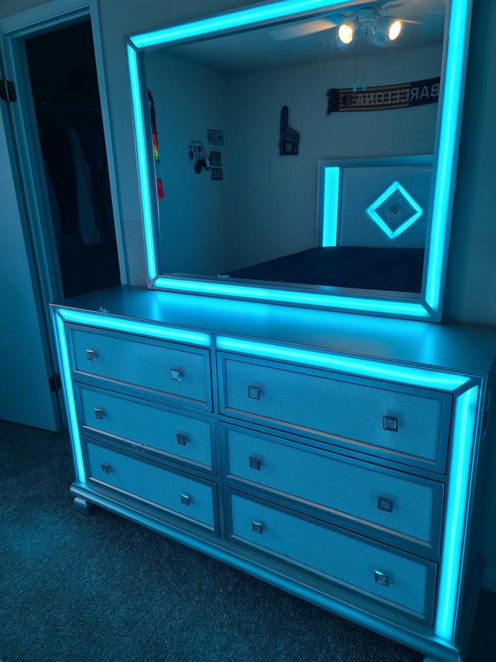 Diamond Silver  5 Pc Qeen  Bedroom