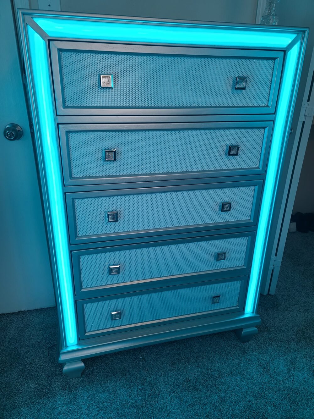 Diamond Silver  5 Pc Qeen  Bedroom