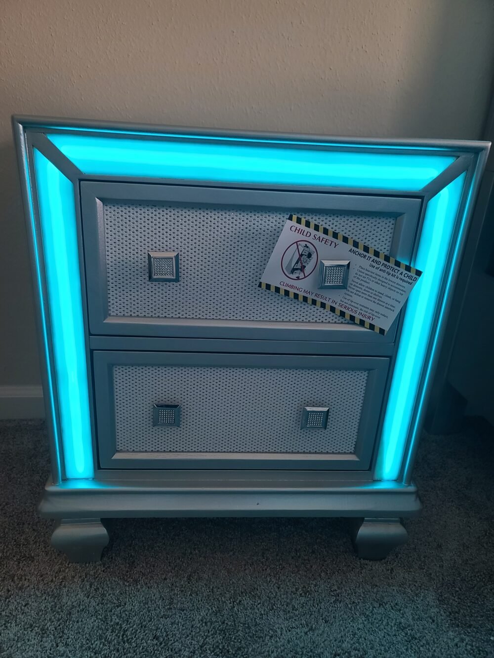 Diamond Silver  5 Pc Qeen  Bedroom