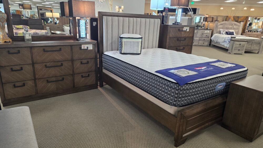 B6520 LAKECREST BEDROOM